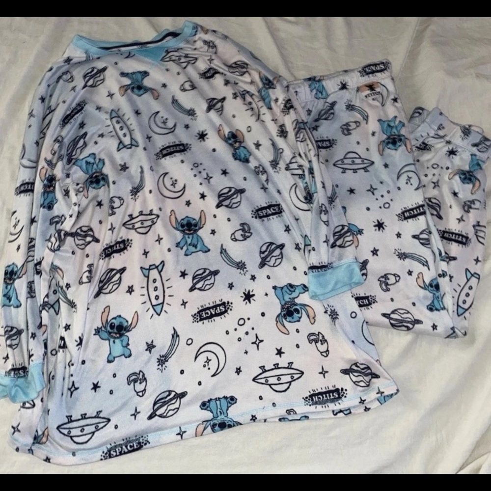 Disney Stitch Women’s 2 Piece Pajamas Top Size L Bottom Size XL
